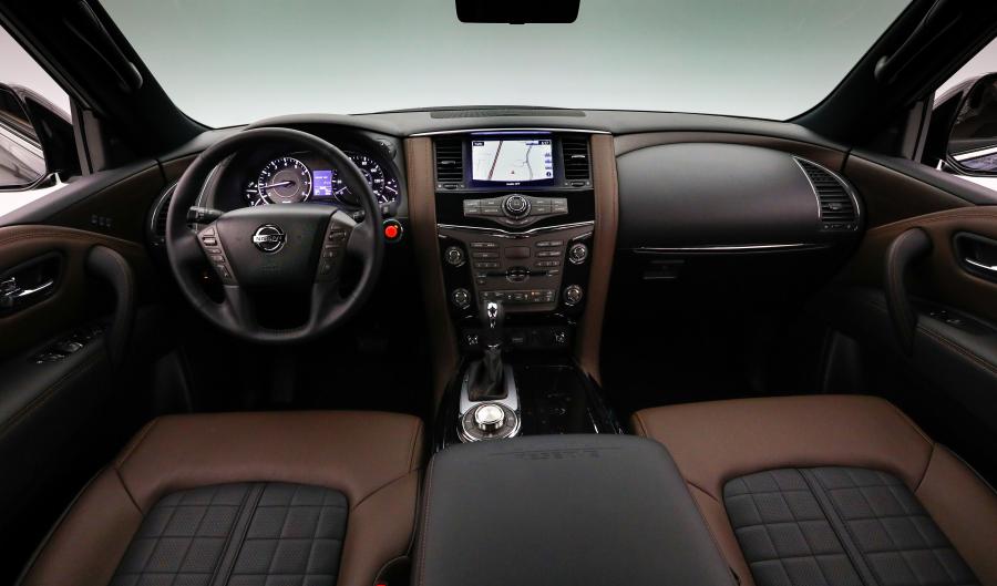 Торпедо Nissan Armada Platinum Reserve 2017 года  (фото 12 из 18)